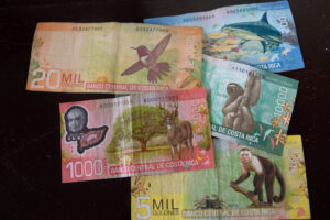 images of costa rican bill currency.